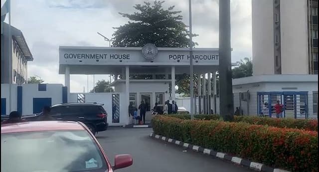 Crowd Disperses After Fubara Fails To Arrive At Government House